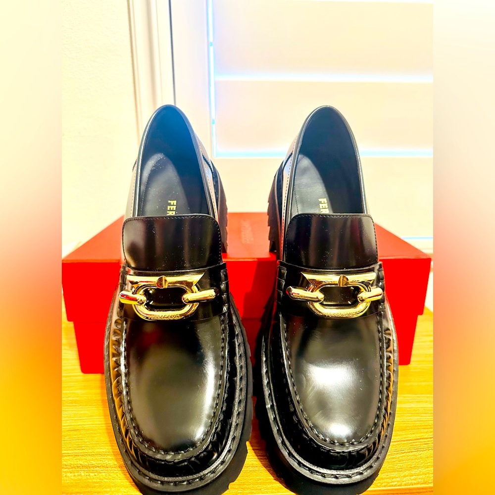 Salvatore Ferragamo women’s black leather lug sole loafers 10C